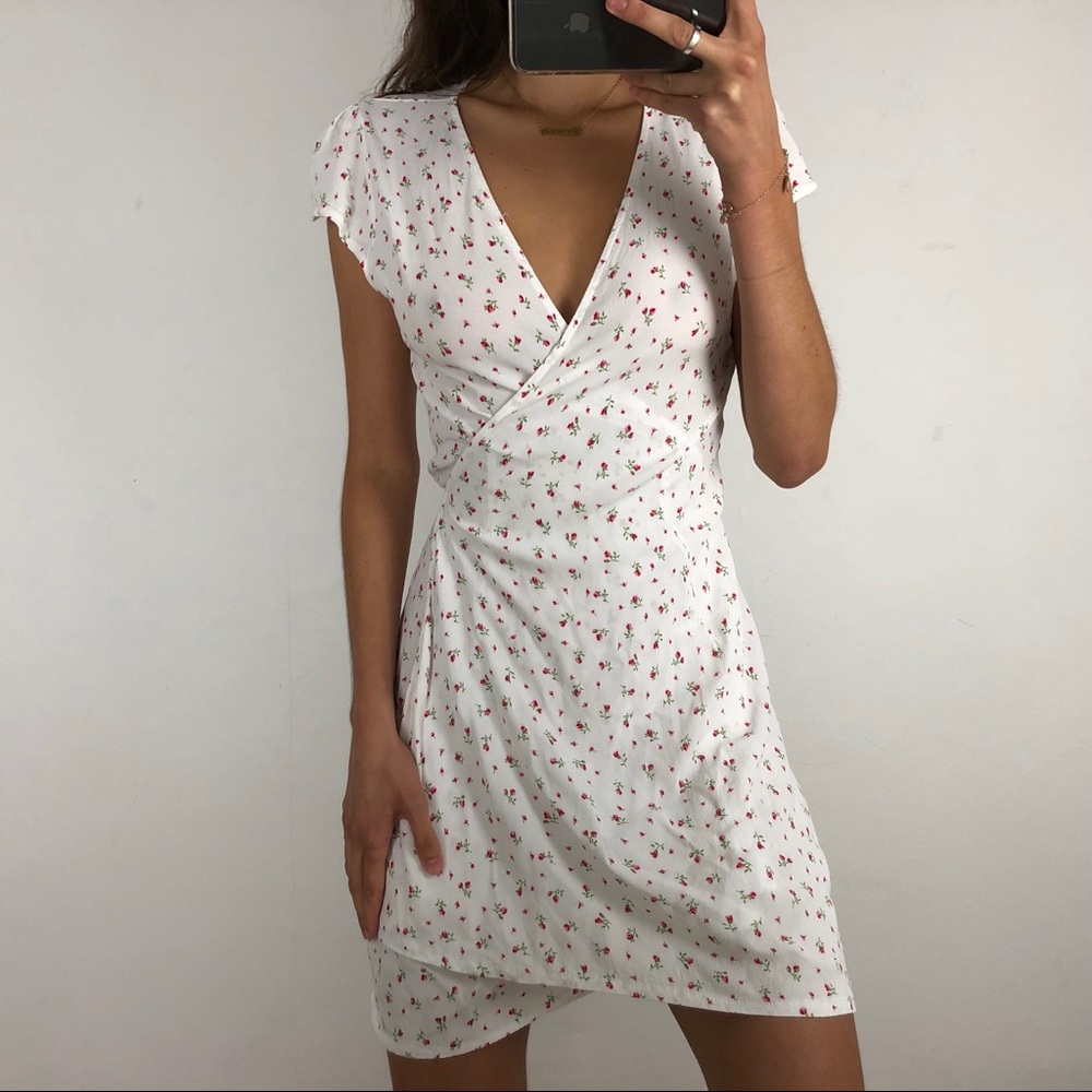 Brandy Melville Robbie Dress in White Floral